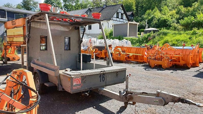 Mersch LED Absperrtafel Sperrwand Verkehrssicherungsanhänger VZ