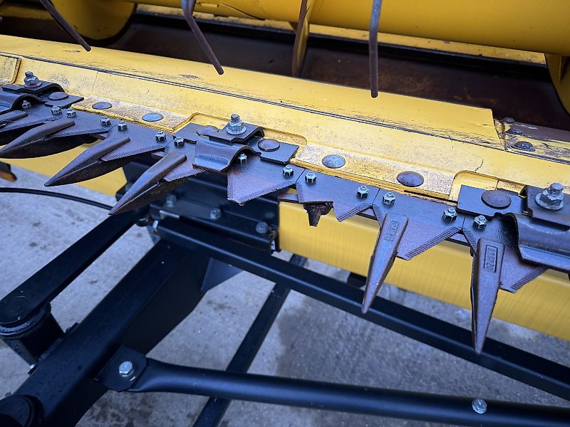 New Holland 41ft Varifeed Header